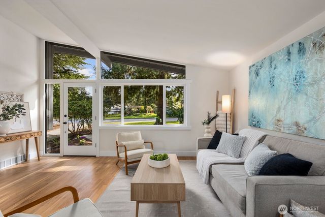 14240 Lake Hills Boulevard, Bellevue, WA 98007