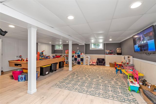 19 Alyssum Avenue, Huntington, NY 11743