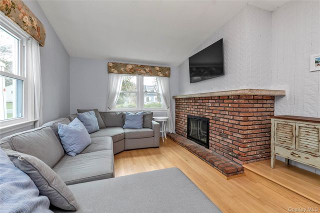 19 Alyssum Avenue, Huntington, NY 11743