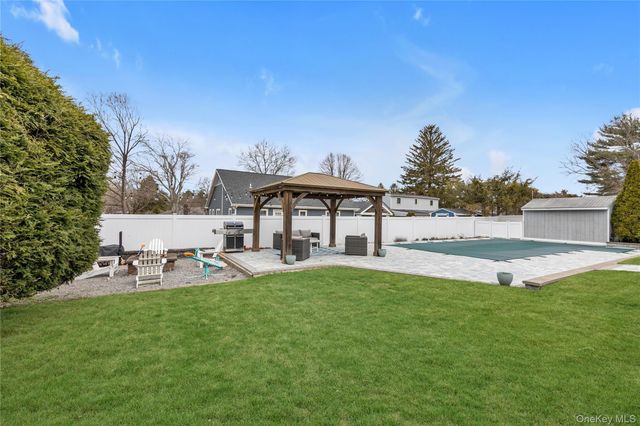 19 Alyssum Avenue, Huntington, NY 11743