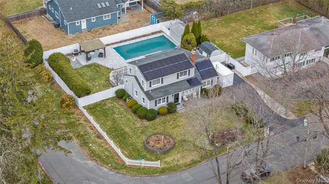 19 Alyssum Avenue, Huntington, NY 11743