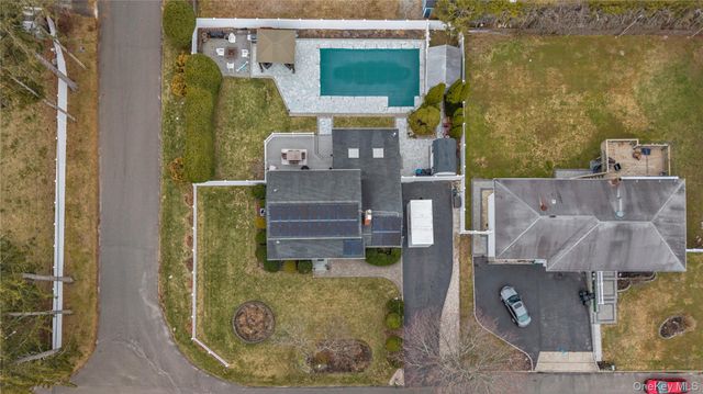 19 Alyssum Avenue, Huntington, NY 11743