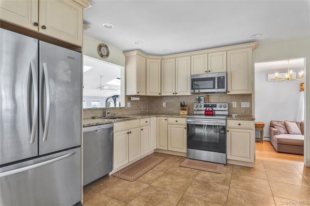 19 Alyssum Avenue, Huntington, NY 11743