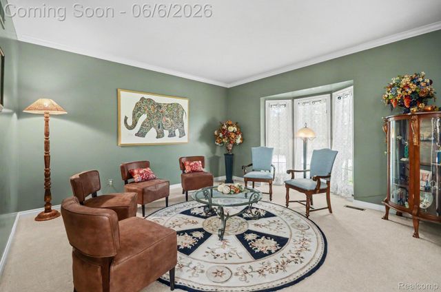 109 W Knorrwood Drive, Oakland Charter Township, MI 48306
