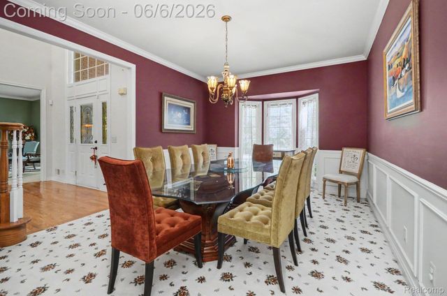 109 W Knorrwood Drive, Oakland Charter Township, MI 48306