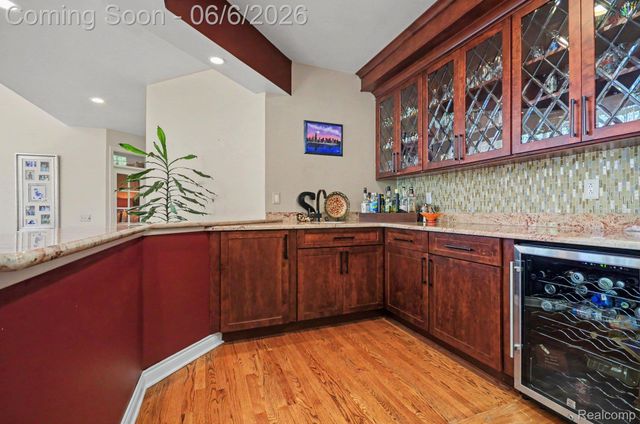 109 W Knorrwood Drive, Oakland Charter Township, MI 48306
