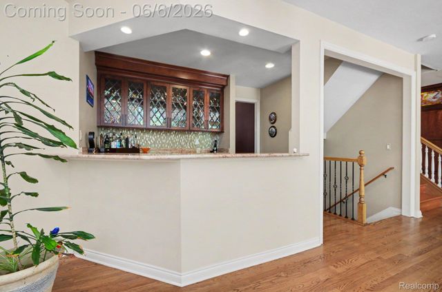 109 W Knorrwood Drive, Oakland Charter Township, MI 48306