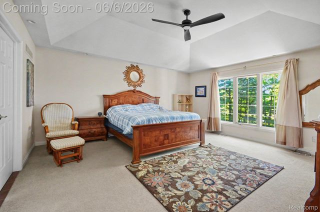 109 W Knorrwood Drive, Oakland Charter Township, MI 48306