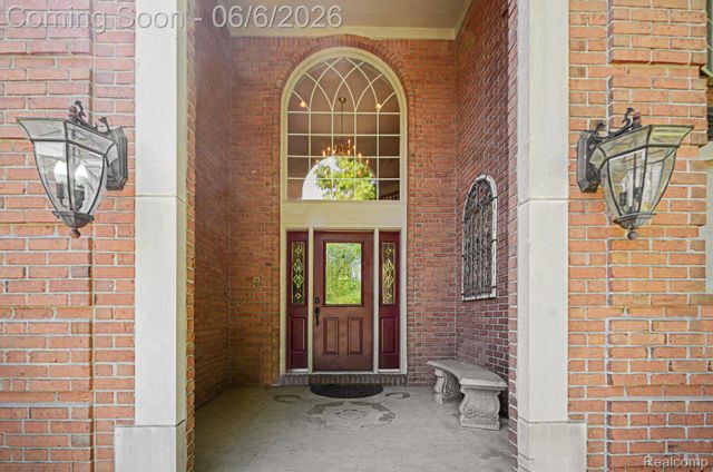 109 W Knorrwood Drive, Oakland Charter Township, MI 48306