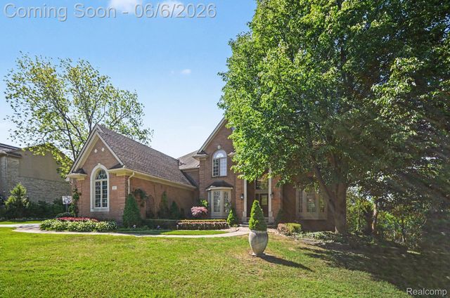 109 W Knorrwood Drive, Oakland Charter Township, MI 48306