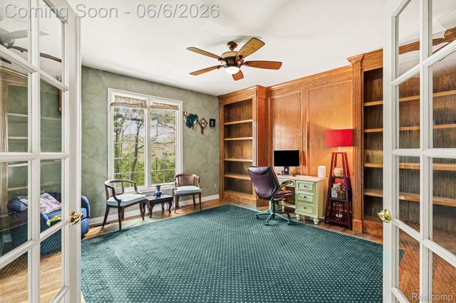 109 W Knorrwood Drive, Oakland Charter Township, MI 48306
