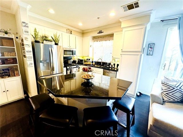 9173 Burnet Avenue, North Hills (los Angeles), CA 91343