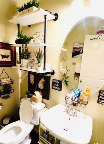 9173 Burnet Avenue, North Hills (los Angeles), CA 91343