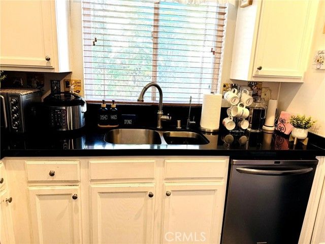 9173 Burnet Avenue, North Hills (los Angeles), CA 91343