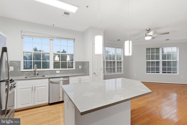 21800 DRAGONS GREEN SQ, Ashburn, VA 20147