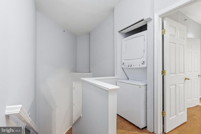 21800 DRAGONS GREEN SQ, Ashburn, VA 20147