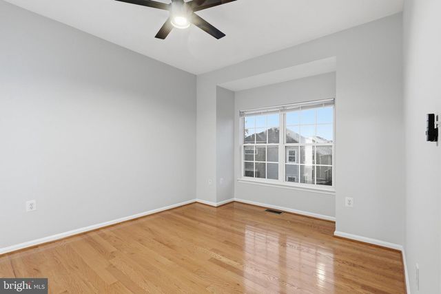 21800 DRAGONS GREEN SQ, Ashburn, VA 20147