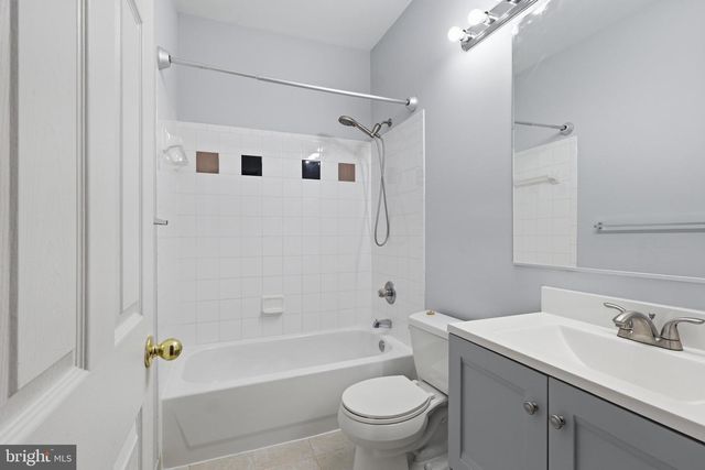 21800 DRAGONS GREEN SQ, Ashburn, VA 20147