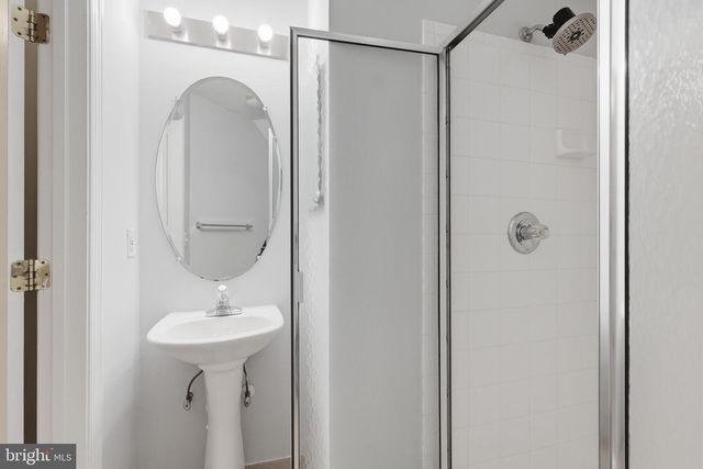 21800 DRAGONS GREEN SQ, Ashburn, VA 20147