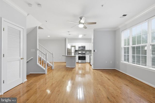 21800 DRAGONS GREEN SQ, Ashburn, VA 20147