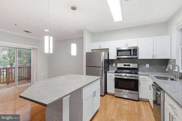 21800 DRAGONS GREEN SQ, Ashburn, VA 20147