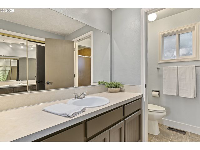 9902 Ne 14TH St, Vancouver, WA 98664
