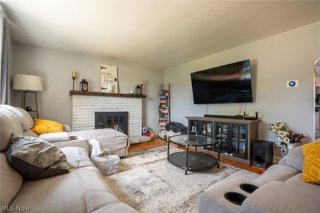 5615 Clover Street, Louisville, OH 44641