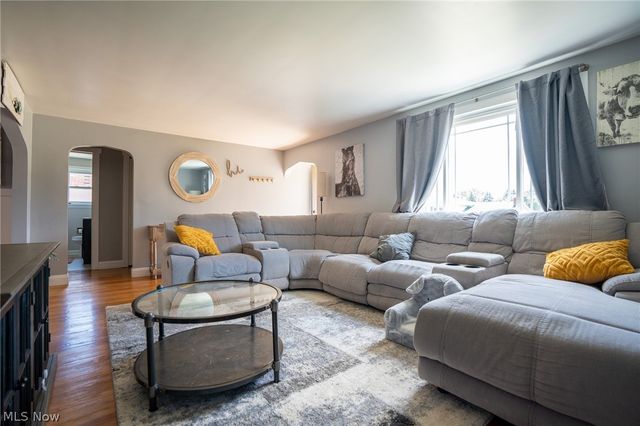 5615 Clover Street, Louisville, OH 44641