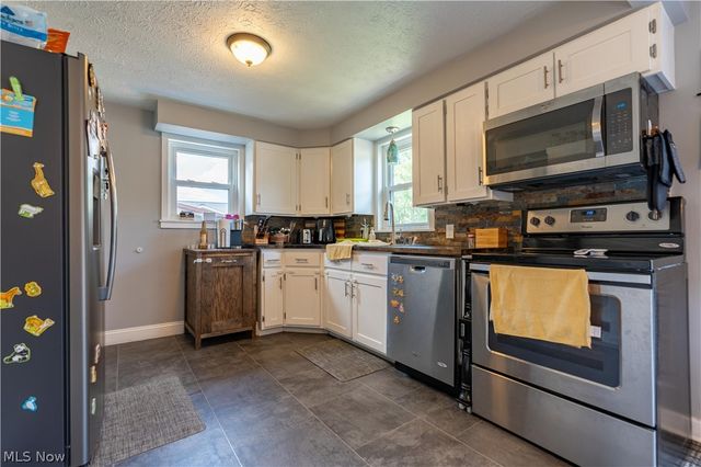 5615 Clover Street, Louisville, OH 44641