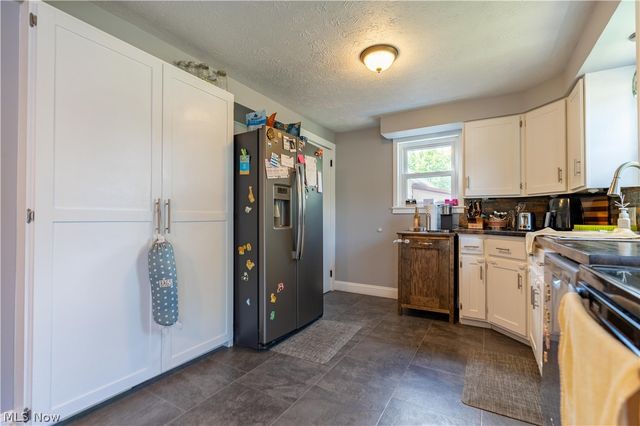 5615 Clover Street, Louisville, OH 44641