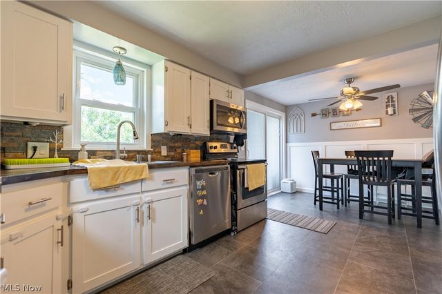 5615 Clover Street, Louisville, OH 44641