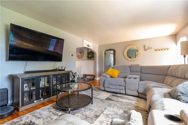 5615 Clover Street, Louisville, OH 44641