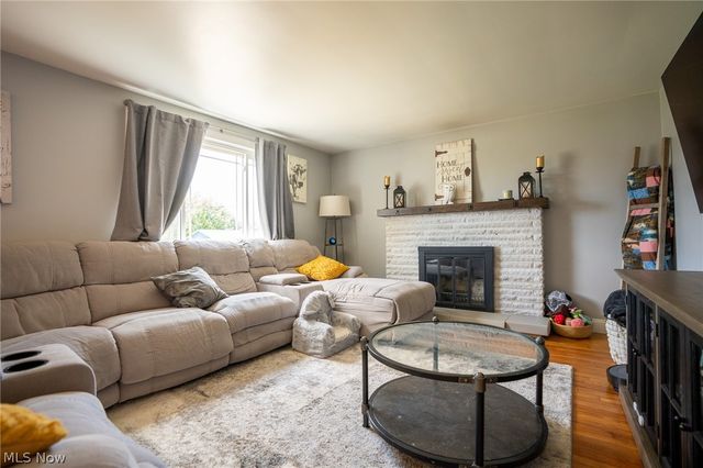 5615 Clover Street, Louisville, OH 44641