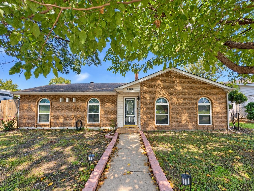 2022 Montana Trail, Grand Prairie, TX 75052 — exterior