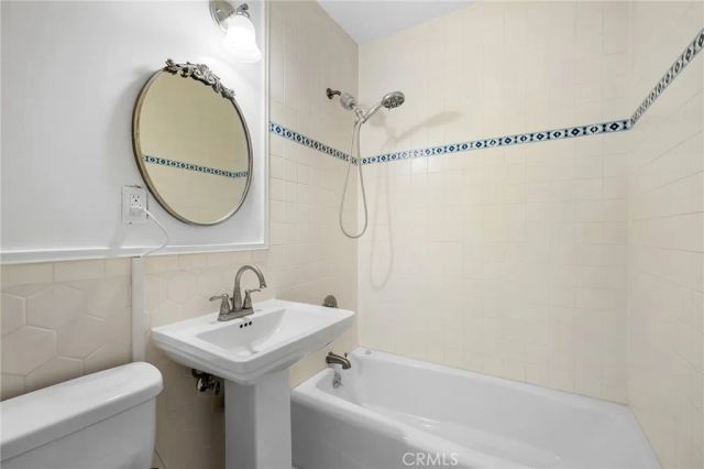 6438 Densmore, Van Nuys, CA 91406