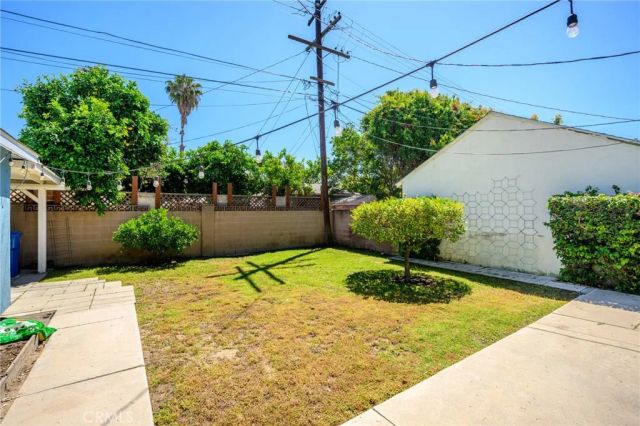 6438 Densmore, Van Nuys, CA 91406