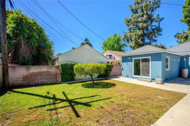 6438 Densmore, Van Nuys, CA 91406