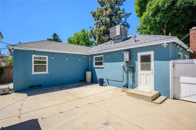 6438 Densmore, Van Nuys, CA 91406