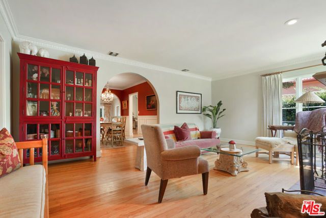 4648 Columbus Avenue, Sherman Oaks, CA 91403