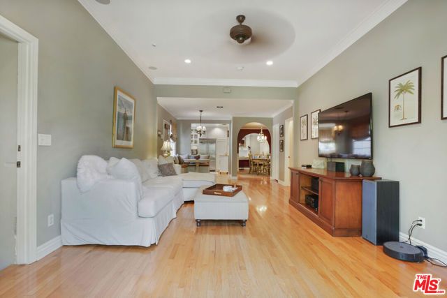 4648 Columbus Avenue, Sherman Oaks, CA 91403