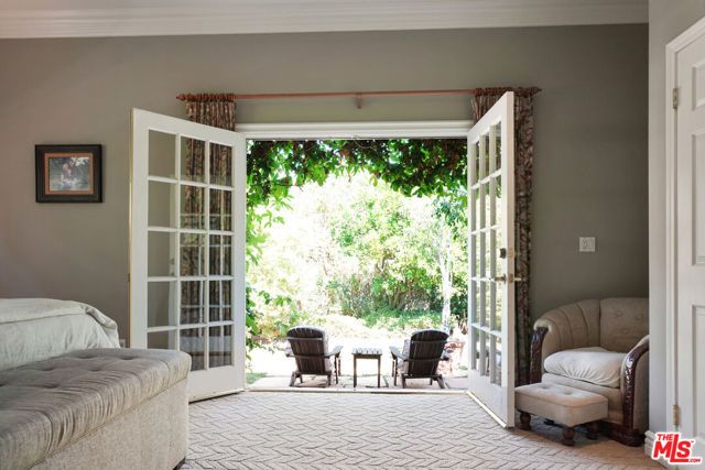 4648 Columbus Avenue, Sherman Oaks, CA 91403