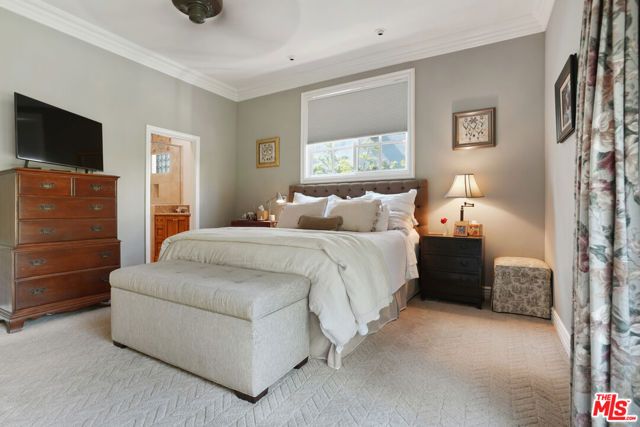 4648 Columbus Avenue, Sherman Oaks, CA 91403