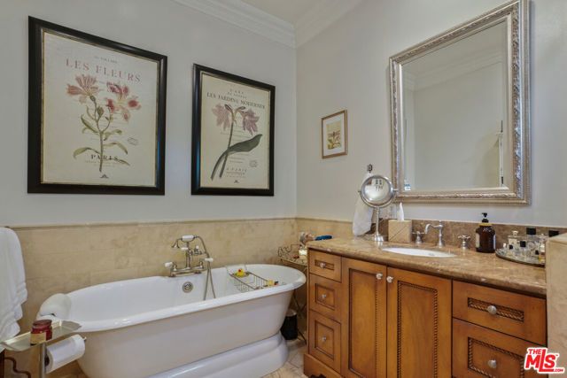 4648 Columbus Avenue, Sherman Oaks, CA 91403