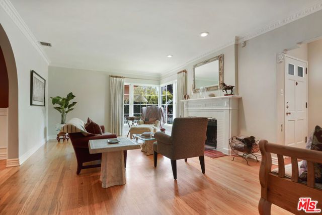 4648 Columbus Avenue, Sherman Oaks, CA 91403