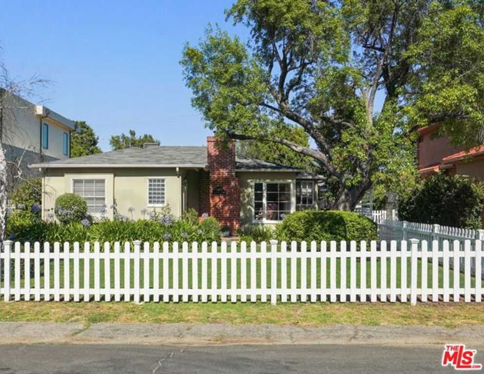 4648 Columbus Avenue, Sherman Oaks, CA 91403