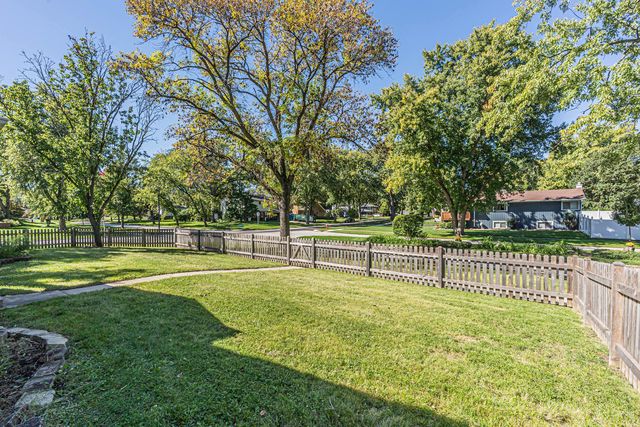 4 Tamarack Avenue, Naperville, IL 60540