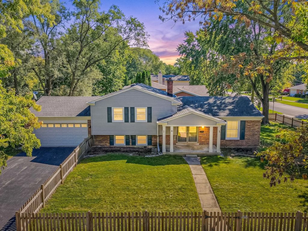 4 Tamarack Avenue, Naperville, IL 60540