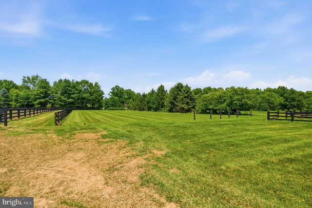 40 BEVERLY HILLS DR, Ivyland, PA 18974