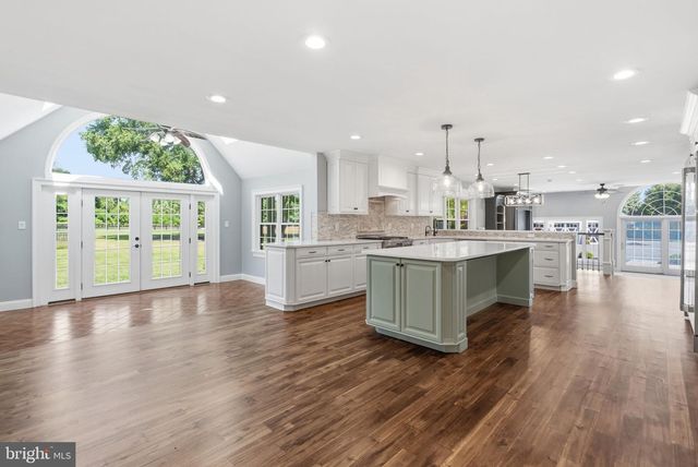 40 BEVERLY HILLS DR, Ivyland, PA 18974