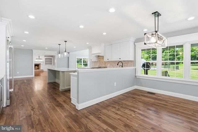 40 BEVERLY HILLS DR, Ivyland, PA 18974